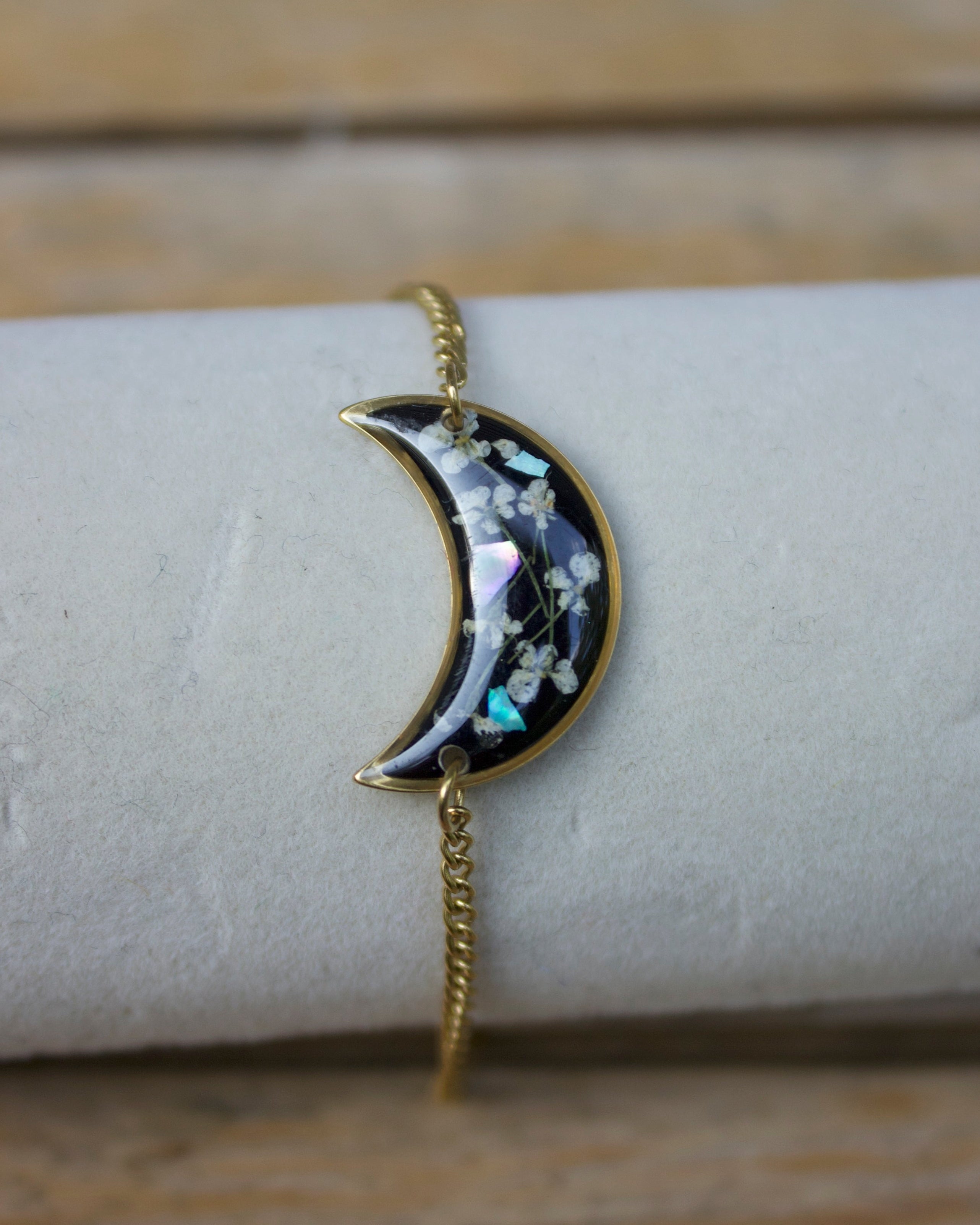 Black Moon Pressed Queen Anne's Lace Bracelet (Gold)